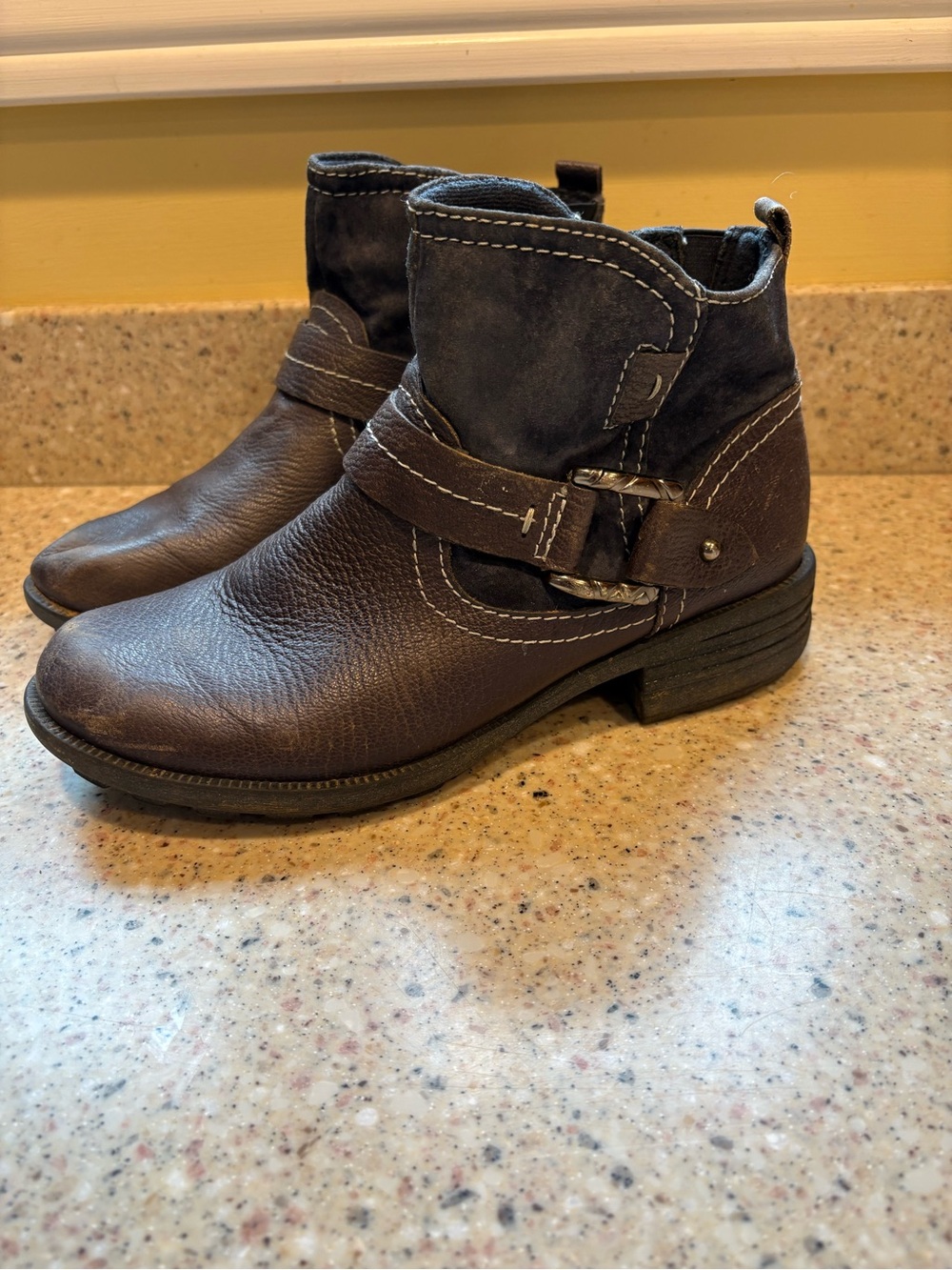 Earth Origin by Earth Paris Leather Ankle Boots, Size 7.5, Brown & Navy